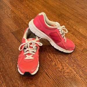 Nike dual fusion ST2 girls sneakers GUC